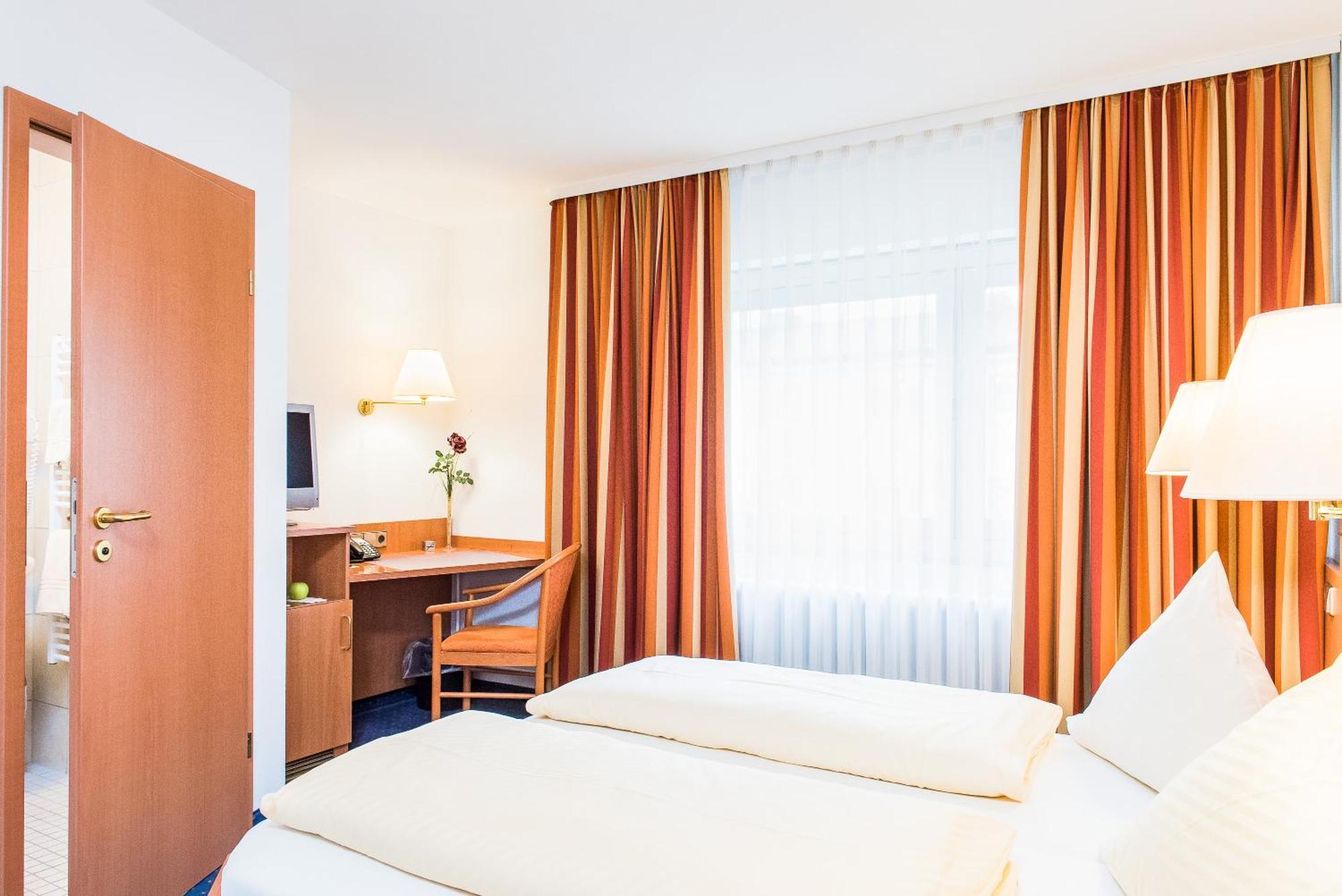 Hydepark Hotell Haidkapelle Exteriör bild